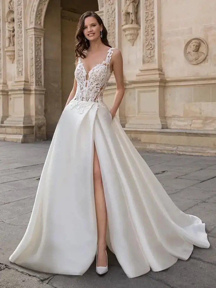 Model wearing white Élysée wedding dress